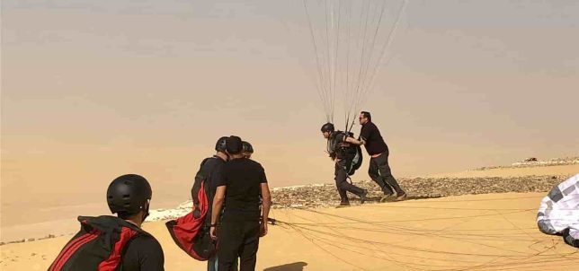 egypt paragliding pilots in fayoum